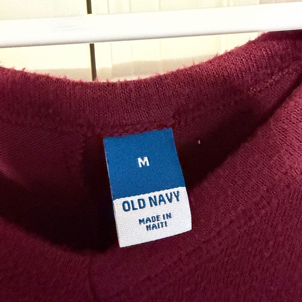 Old Navy Deep Red Long Sleeve V-Neck Top - Picture 4 of 4